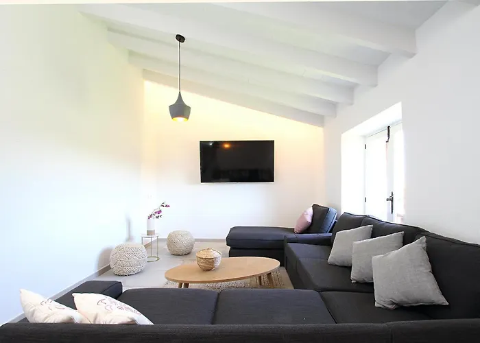 Superb 5 Bedrooms Fiorever Mountainside Views Вилла