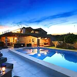 Villa Superb 5 Bedrooms Fiorever Mountainside Views