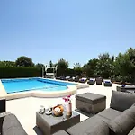 Villa Superb 5 Bedrooms Fiorever Mountainside Views *