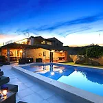 Villa Superb 5 Bedrooms Fiorever Mountainside Views