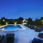 Villa Superb 5 Bedrooms Fiorever Mountainside Views *