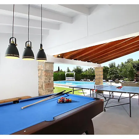 Superb 5 Bedrooms Fiorever Mountainside Views Pool Table 빌라 포엔샤