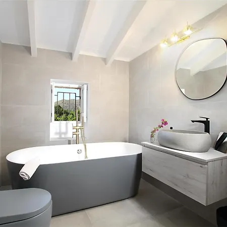 빌라 Superb 5 Bedrooms Fiorever Mountainside Views Pool Table *