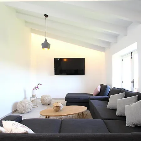 Superb 5 Bedrooms Fiorever Mountainside Views Βίλα