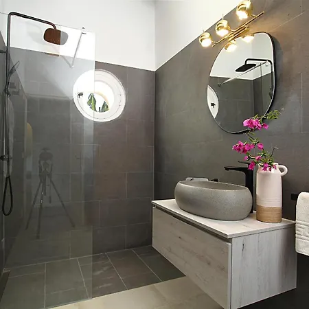 빌라 Superb 5 Bedrooms Fiorever Mountainside Views Pool Table 포엔샤